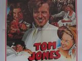 une affiche du film « Tom Jones », dans lequel il tient le rôle principal