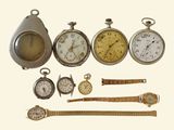 de nombreux modèles de montres différents, ainsi que des montres exposées