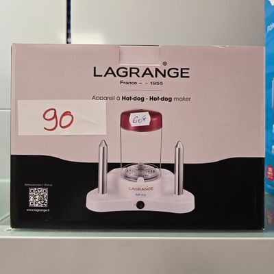 une boîte de Lagrange posée sur une étagère à côté d'une bouteille d'eau