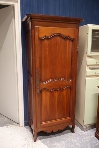 Bonnetière ouvrant à 1 porte moderne. H 181 L 81 l 51 cm. Meuble ...