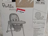 emballage d'une chaise haute pour bébé, avec un carton posé par terre