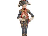 figurine représentant un homme en uniforme militaire, debout sur un socle en bois