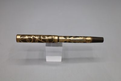 an image of a fountain pen with gold paint on it