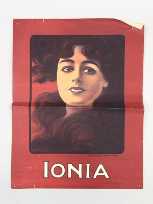 une vieille affiche de cinéma représentant une femme aux cheveux longs sur fond rouge