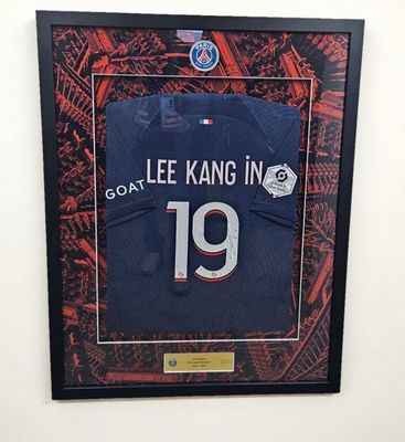 Football - PSG : Kang-in Lee Maillot signé lors de la saison…