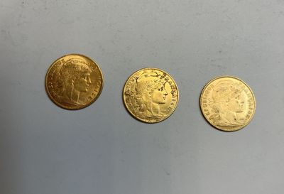 trois pièces d'or, dont une souveraine et une autre souveraine