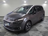 la citrole grise est garée sur un carrelage en damier
