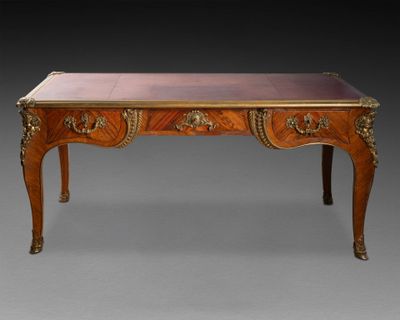 Grand BUREAU plat ouvrant par trois tiroirs en façade et rep…