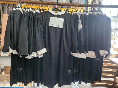 Lot de 35 robes noires, marque LA CITY , taille 40 avec col …