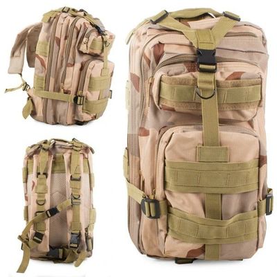 un gros plan sur un sac à dos comportant plusieurs compartiments et sangles