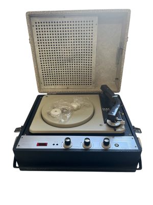 a record player that is sitting on top of a table