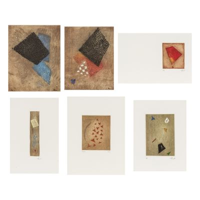 quatre tableaux différents, de formes et de tailles variées, sur un fond blanc