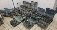 Lot d'outillage électroportatif Makita et Bosch en coffrets,…