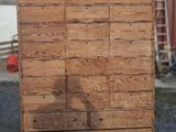 une palette sur laquelle se trouve une palette en bois