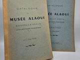 deux livres posés sur une table l'un à côté de l'autre