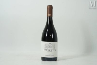 une bouteille de vin posée sur une table