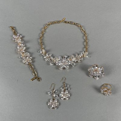 NINA RICCI. Importante parure comprenant un collier, un brac…