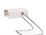 une image montrant un gros plan d'un objet blanc sur fond blanc
