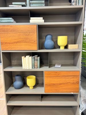 Quatre vases en céramique jaune et bleue