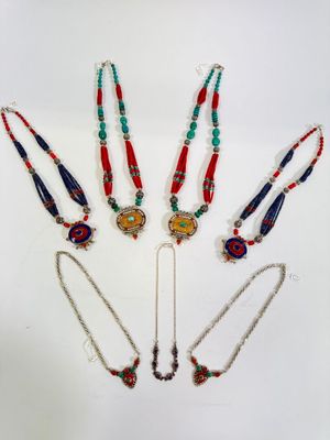 Ensemble de quatre importants colliers en argent 925 millièm…