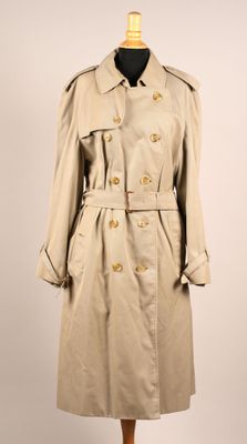 une image d'un trench-coat beige sur un mannequin, un mannequin, un mannequin, un mannequin, un mannequin, un mannequin, un mannequin, un mannequin, un mannequin, un mannequin, un mannequin, un mannequin, un mannequin, un mannequin, un mannequin, un mannequin, un mannequin, un mannequin, un mannequin, un mannequin, un mannequin, un mannequin, un mannequin, un mannequin, un mannequin, un mannequin, un mannequin, un mannequin, un mannequin, un mannequin, un mannequin, un mannequin, un manne