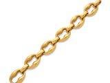 un bracelet en or jaune aux maillons ovales sur fond blanc