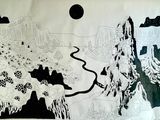 un dessin en noir et blanc représentant une montagne et une rivière