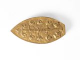 un gros plan d'une pièce d'or sur laquelle figure un motif