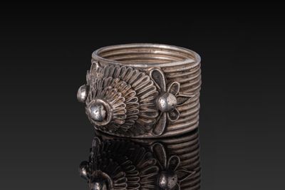 Anneau Ottoman OU Qajar EN Argent DorÉ Avec Lunette Conique