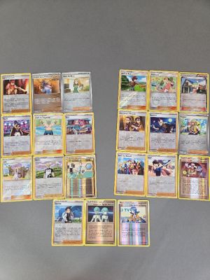 beaucoup de cartes pokemon sur la table