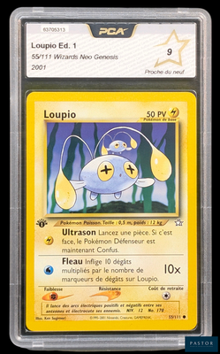 gros plan d'une carte pokemon sur fond noir