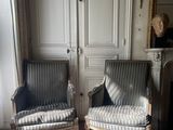 two chairs that are sitting next to each other in a room