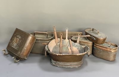 LOT de cuivre comprenant : 4 daubières, 1 fontaine, 5 couver…