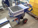 a small machine that is sitting on the ground