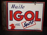 une ancienne affiche publicitaire pour une marque de sport sur fond noir