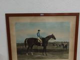 une photo d'un homme à cheval dans une pièce