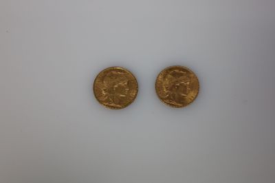 deux pièces d'or, dont l'une est un souverain et l'autre un souverain
