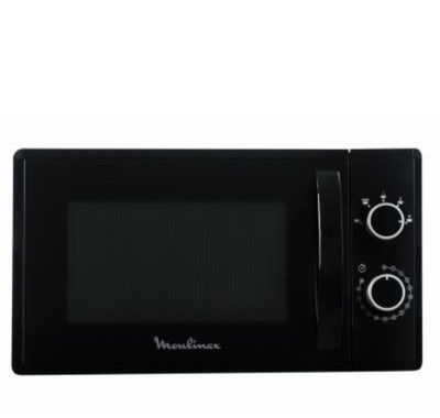 four à micro-ondes noir sur fond blanc, la porte ouverte