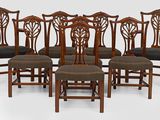 lot de huit chaises de salle à manger de style Chippen Back avec assise rembourrée