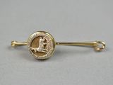 une image représentant une broche en or sur laquelle figure le portrait d'une femme
