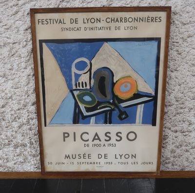 a picture of a picture of a painting on the wall