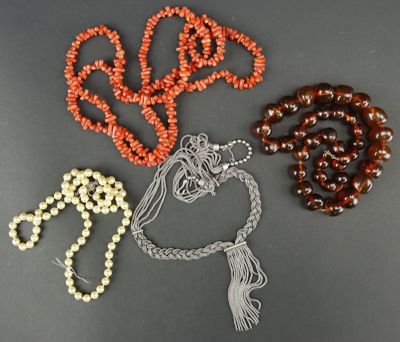 Lot de 4 colliers fantaisie dont collier en corail, collier …