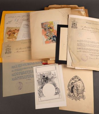 une image représentant une pile de vieux livres sur lesquels figurent des dessins