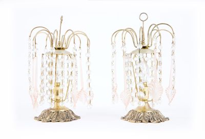 paire de lampes de table en laiton et cristal sur socles