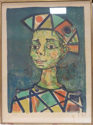 tableau représentant une femme portant une coiffe géométrique, dans un cadre doré