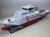 une maquette de bateau exposée sur une table