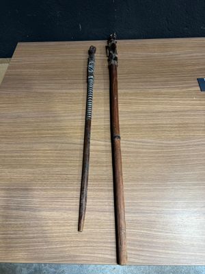 Deux cannes art tribal longueur 101 et 84 en cm