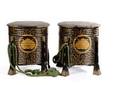 paire de tabourets-tambours chinois anciens, munis de poignées et d'une corde