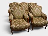 paire de chaises anciennes rembourrées, avec des coussins à motifs floraux