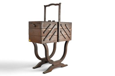 une photo d'un meuble en bois
